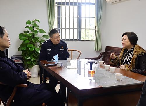 加强党建共建，亲昵警企关系